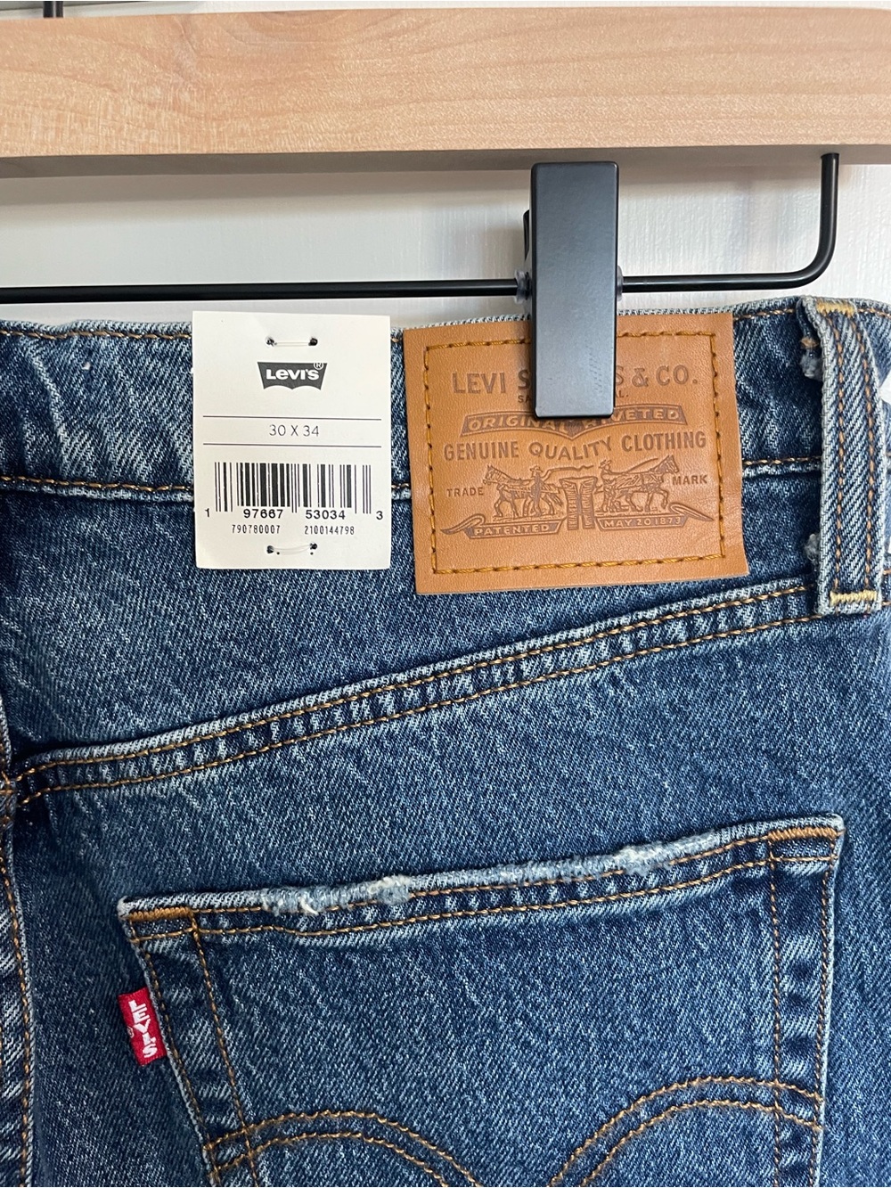 Levi’s Premium Ribcage Straight Jeans Sz 30 NWT High Rise Medium Wash - Picture 3 of 10
